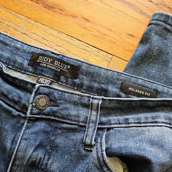 Judy Blue Relaxed Fit Jeans 11 / 30 - Picture 3 of 4